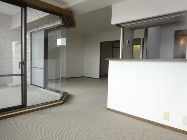 ラ・ビスタ宝塚イーストヴィラ１番館の居間・リビング