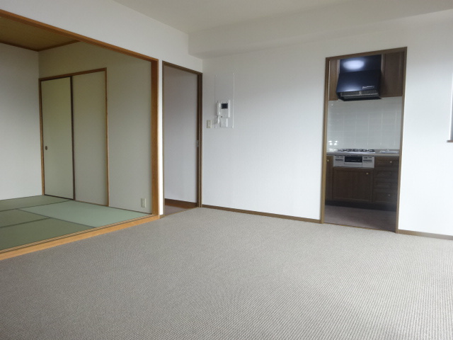 ラ・ビスタ宝塚イーストヴィラ１番館の居間・リビング