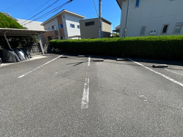 ラメゾンクレールの駐車場