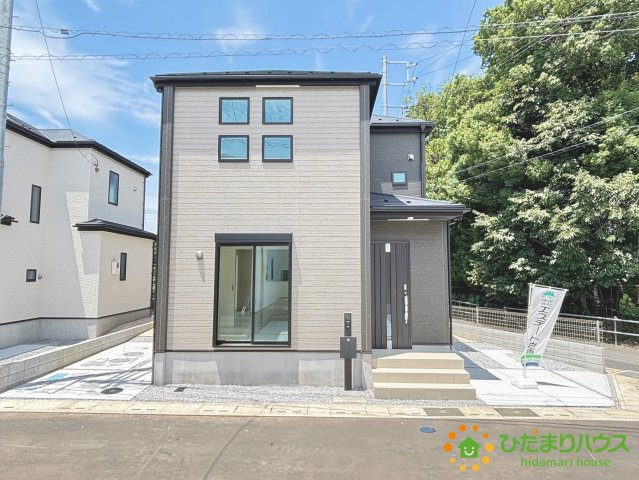 上尾市地頭方　5期　新築一戸建て　グラファーレ　01の外観|落ち着いた雰囲気のあるお洒落な外観！