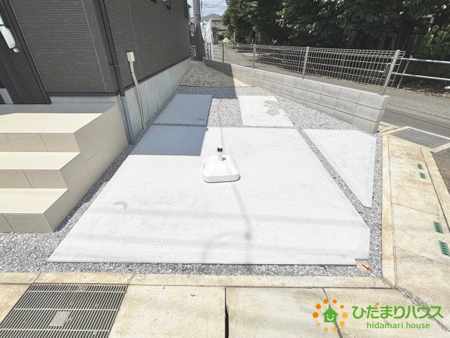 上尾市地頭方　5期　新築一戸建て　グラファーレ　01の駐車場