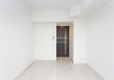 【居間・リビング】 | レオンコンフォート阿波座西 | 木目調のフローリングがオシャレな6.3帖の洋室です♪