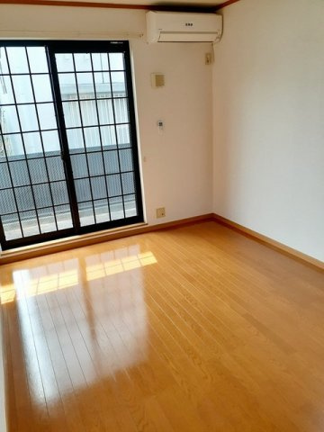 ラシーヌⅢ弐番館の内装|明るい色調の室内です