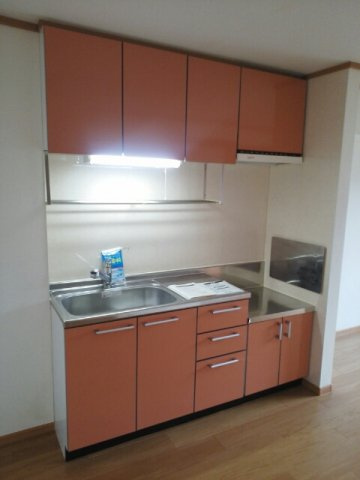 ケント・アヴェニュー壱番館のキッチン|コンパクトなキッチンで掃除もラクラク