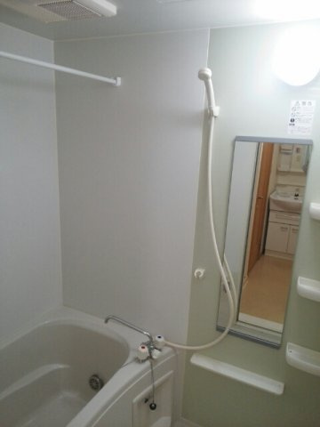 ケント・アヴェニュー壱番館の浴室|ゆったり過ごせるお風呂です