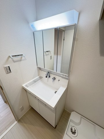 レトナー昭島の独立洗面台|写真は同建物の別部屋を参考に掲載しております。