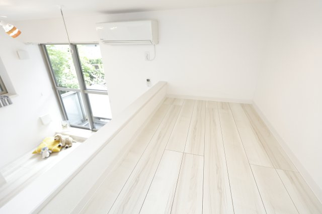 VARIE EAST KOIWAの洋室|寝室としても使用可能なロフトスペース