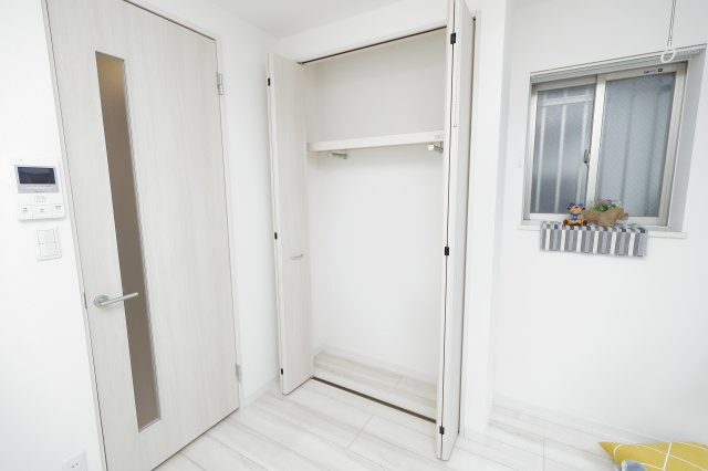 VARIE EAST KOIWAの収納|洋服などすっきりまとまるクローゼット