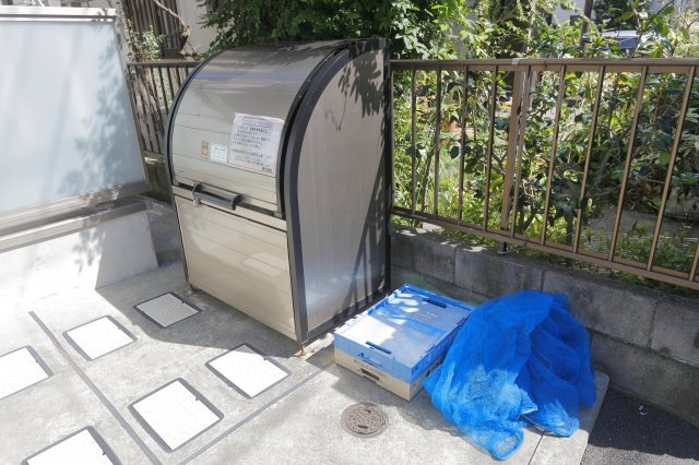 VARIE EAST KOIWAのその他共用部分|便利な敷地内ゴミBOX