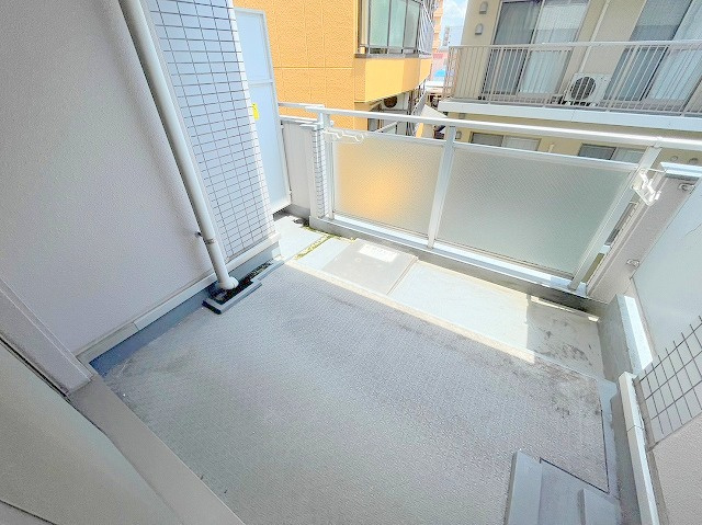 新居マンションのバルコニー