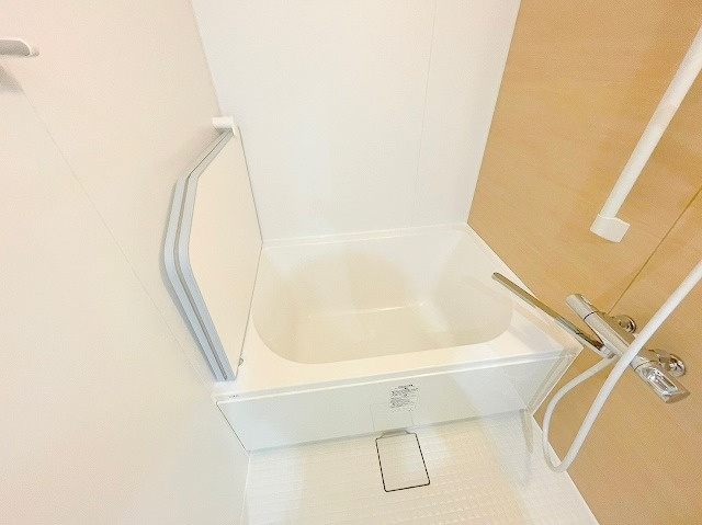 新居マンションの浴室