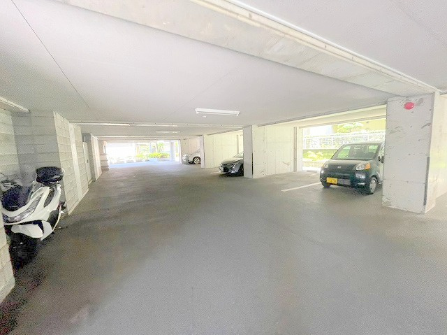 新居マンションの駐車場