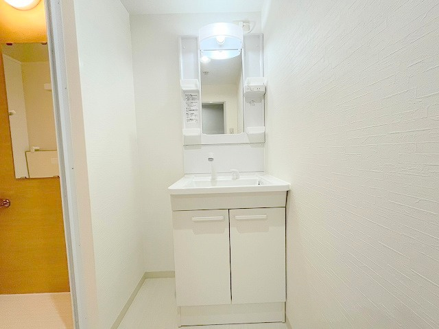 新居マンションの独立洗面台