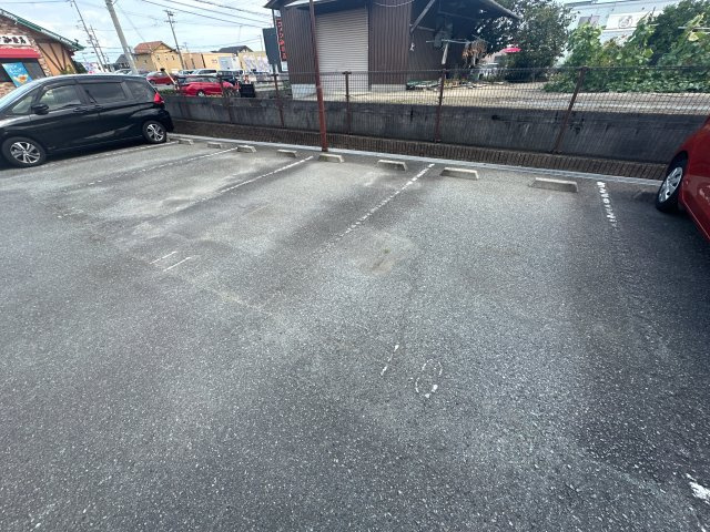 プリムローズ英賀保の駐車場
