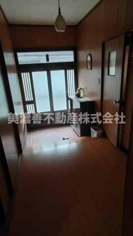 ６３２２７　岐阜市下川手中古戸建ての居間・リビング