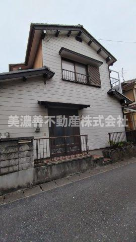 ６３２２７　岐阜市下川手中古戸建ての外観