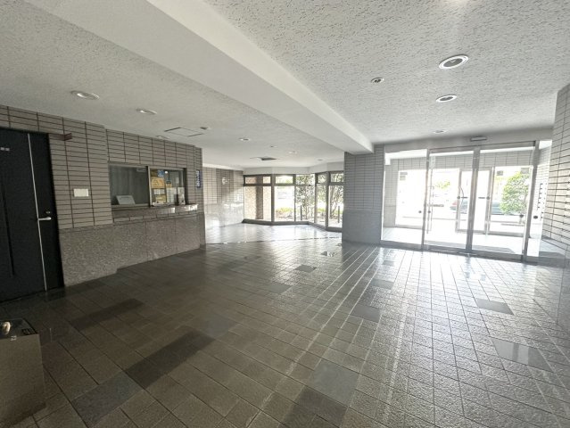 ライオンズマンション富沢公園のエントランス