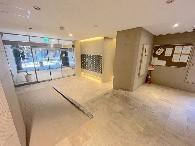 ライオンズマンション赤坂のエントランス