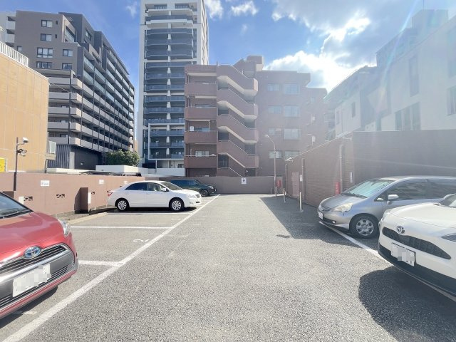 ライオンズマンション赤坂の駐車場