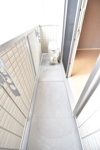 大阪市都島区中野町２丁目のアパートのバルコニー