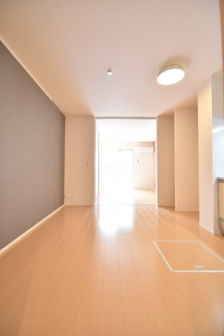 大阪市都島区中野町２丁目のアパートの居間・リビング