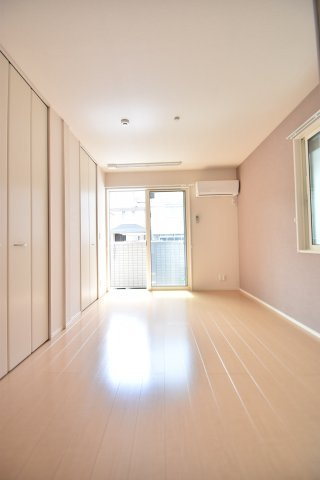 大阪市都島区中野町２丁目のアパートの寝室