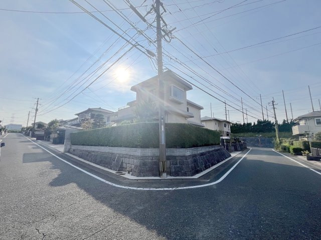 美しが丘南4丁目戸建の前面道路含む現地写真
