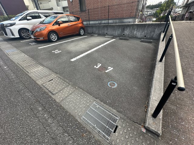 パークハイム壱番館　Ｅ棟の駐車場