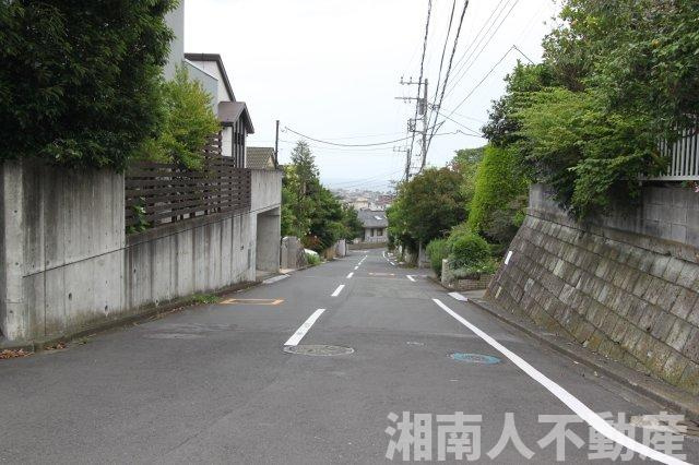 三浦郡葉山町一色売地の前面道路含む現地写真