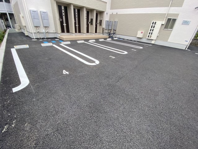 トリコロールⅢの駐車場