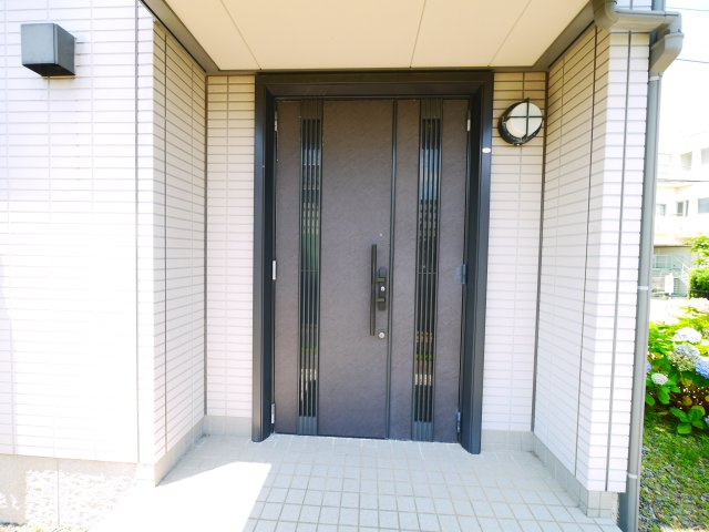 長生郡一宮町一宮　中古戸建の玄関|セキスイハウス施工軽量鉄骨 ３LDK 平成15年4月築 JR外房線上総一宮駅徒歩約6分 駐車2台可能