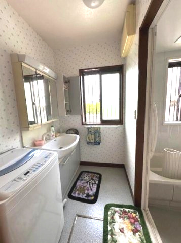 長生郡一宮町一宮　中古戸建の独立洗面台|セキスイハウス施工軽量鉄骨 ３LDK 平成15年4月築 JR外房線上総一宮駅徒歩約6分 駐車2台可能