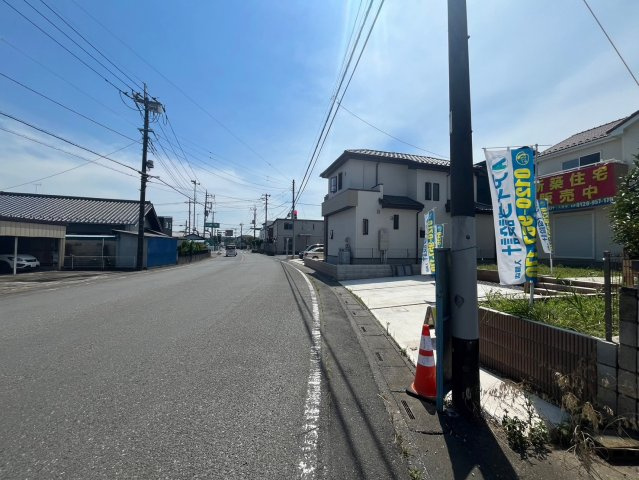 東松山市上野本　建築条件なし売地　「東松山駅」徒歩19分　敷地93坪【青鳥小学区】の前面道路含む現地写真