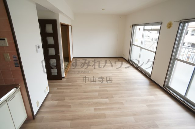 エステートプラザ中野の居間・リビング