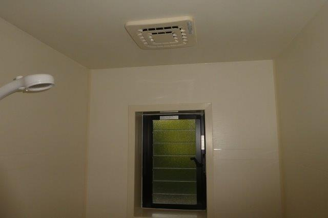 ディリジェントの浴室|浴室換気扇・窓