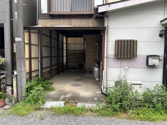 東大久保貸家の駐車場