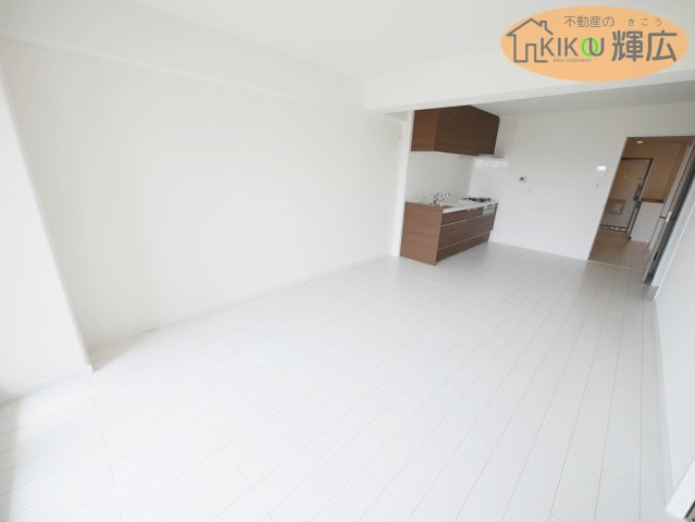 【居間・リビング】 | シャルム明石　3階 | 専有面積71.55平米、3階部分です。