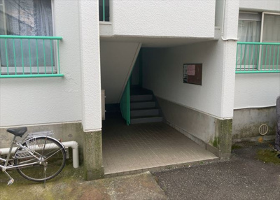 【エントランス】 | 長谷オーナーズマンション | マンションのエントランスには、もともと風よけや防犯の役割がありますが、マンションによって宅配ボックスなどの設備が備わっている所もあります。日々の生活をイメージしながら生活しやすさをチェックしましょう。