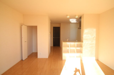 【居間・リビング】 | ロイヤルプラザC