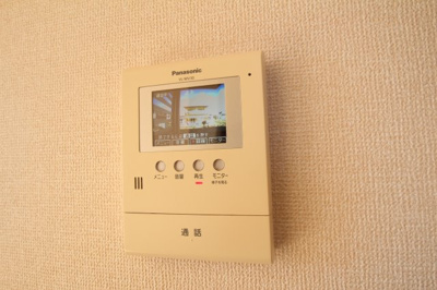 【セキュリティ】 | ロイヤルプラザC | リビングにあるインターホンです
