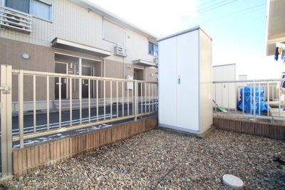 【収納】 | ロイヤルプラザC | 専用の外物置付き