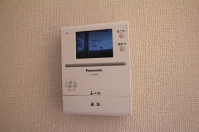 【セキュリティ】 | ロイヤルプラザC | ２Fの階段にあるインターホンです
