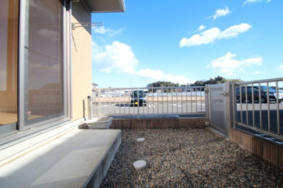 【庭】 | ロイヤルプラザC | 外水栓付きです