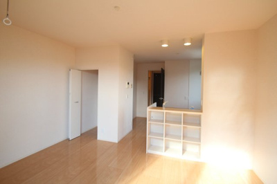 【居間・リビング】 | ロイヤルプラザC