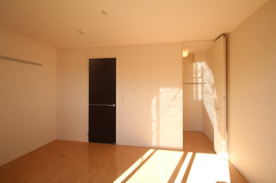 【寝室】 | ロイヤルプラザC | ２F南側の洋室です