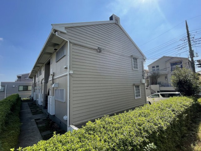 【外観】 | ファミールプラザA【SHM】 | 積水ハウス施工の賃貸住宅シャーメゾン♪2沿線利用できる「センター南」駅徒歩10分！コンビニも近くて便利な立地の2階建てアパートです☆