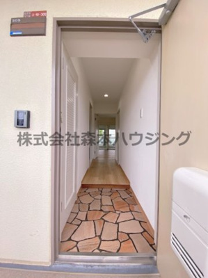 【内装】 | 　西尾ハイツ | 明るい色調の室内です