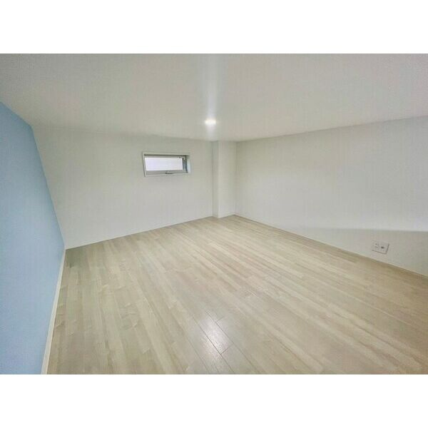 エル・サッスーン桜町の居間・リビング