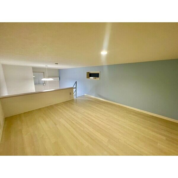 エル・サッスーン桜町の居間・リビング