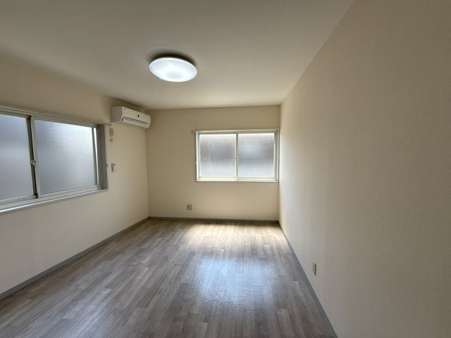 コーポ西宮の洋室